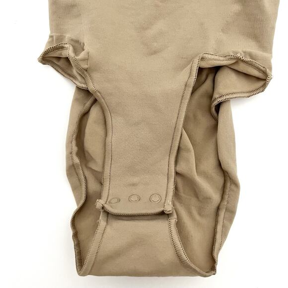 SKIMS Seamless Sculpt XXS Butt Lifting Brief Bodysuit Beige Snap Gusset NWOT - Picture 6 of 8